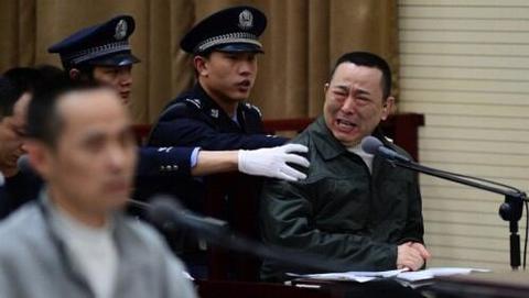 刘汉在庭审现场激动落泪(资料图)