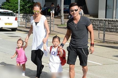 蔡少芬张晋与两个女儿