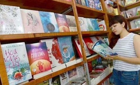 越南临时禁止出版言情小说（图片来自越媒thanhniennews）