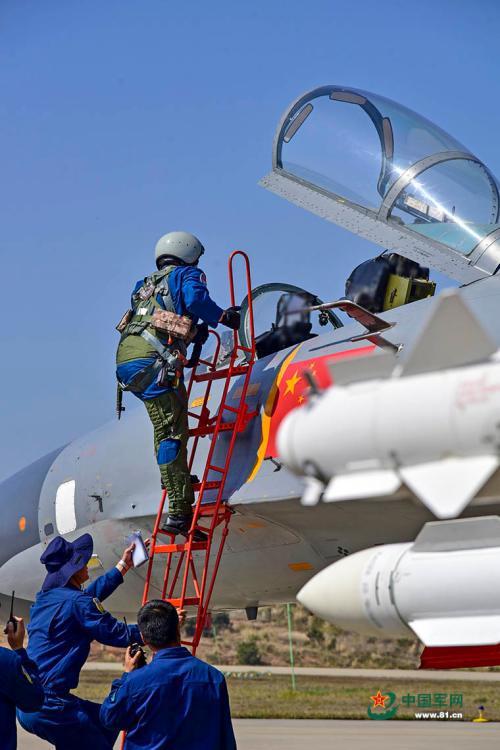 作为驻守空防要地的一支航空兵部队,他们始终坚持以使命任务牵引部队