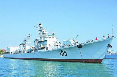 中国海军济南舰施救蒙古籍遇险货船落水人员