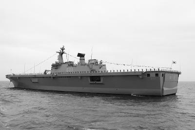 韩国海军"独岛"级两栖攻击舰二号舰"马罗岛"号近日下水.
