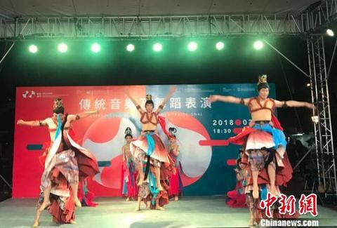 天水市歌舞艺术研究中心在澳门上演《天女散花》《非遗精粹》等舞蹈，推介伏羲文化、麦积山石窟文化。天水市文化和旅游局供图