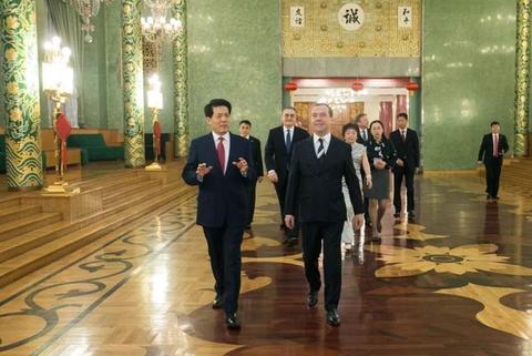 俄罗斯总理梅德韦杰夫做客中国驻俄使馆庆祝中国春节