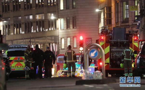 伦敦发生袭击事件 一名男性嫌疑人被警方开枪打死
