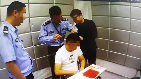 è­¦æ&sup1;å¨æåå¤´åæ ·æ¬ç¨äºå¸æ¯æ£æµ