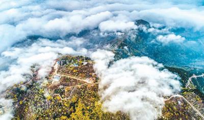 山西省运城市万荣县孤峰山景区出现云海美景.薛  俊摄(人民视觉)