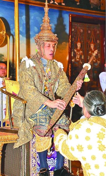 泰国实行以国王为国家元首的君主立宪制.