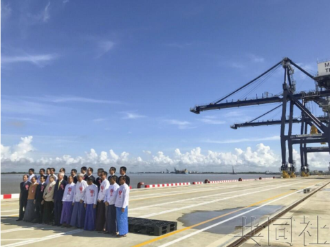 缅甸最大城市仰光近郊的迪拉瓦港6月1日举行了集装箱码头启用仪式.