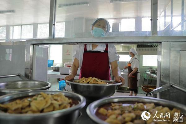 湖北鹤峰学校食堂100%实现"明厨亮灶"