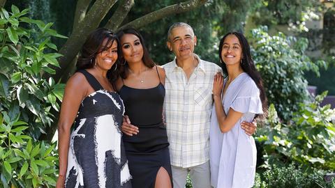 https___cdn.cnn.com_cnnnext_dam_assets_191128112651-02-obama-family-thanksgiving-2019.jpg