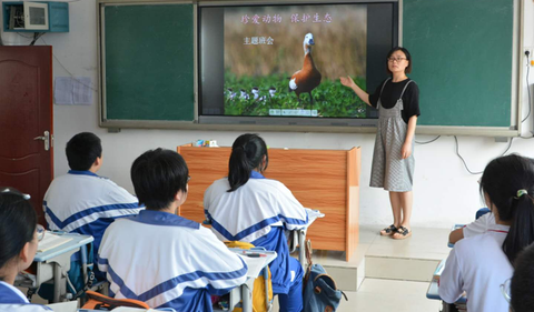 威海市葛家中学校园里来了一家特殊的客人