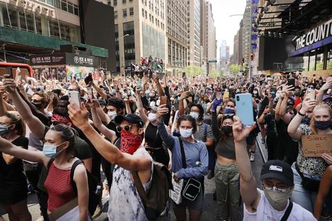 new-york-protest-file-gty-jef-200708_hpEmbed_3x2_992.jpg