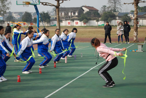 彭州市体育中心组成员,彭州市晏国彩体育名师工作室教师,以及三区片