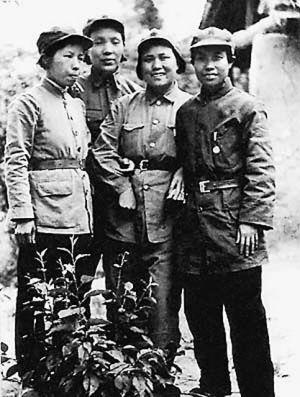 被誉为"长征英雄,海南女杰"的长征女红军谢飞在北京逝世,享年100岁.