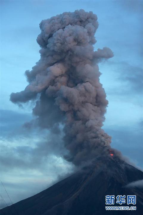 马荣火山位于菲律宾吕宋岛东南部的阿尔拜省,距菲首都马尼拉约330公里
