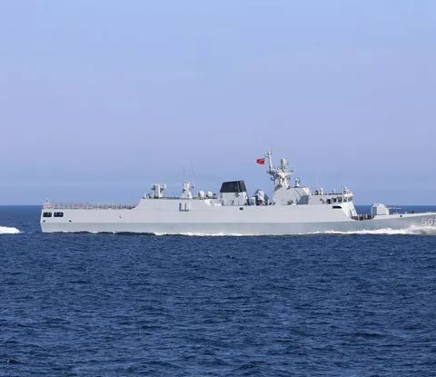 中国海军黄石舰开展多昼夜,多科目连续训练