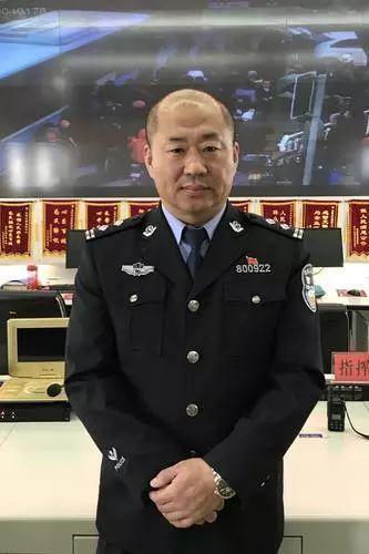 ▼辽阳市公安局交警支队白塔大队中队长袁理在接到指挥中心指令的时候