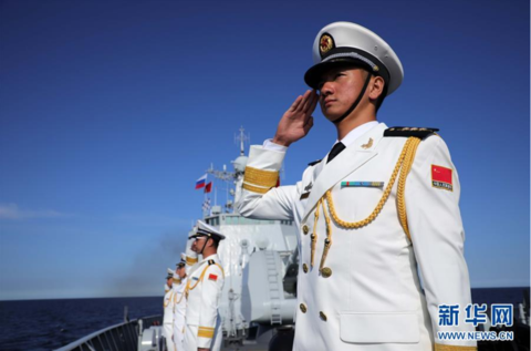 中国海军西安舰参加俄罗斯海军节庆典海上阅兵(图)