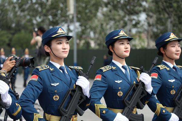 女阅兵霸气正步图片