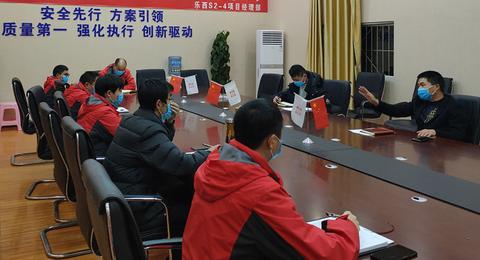 四川交建市政分公司党总支部书记魏再彬部署扶贫工作.